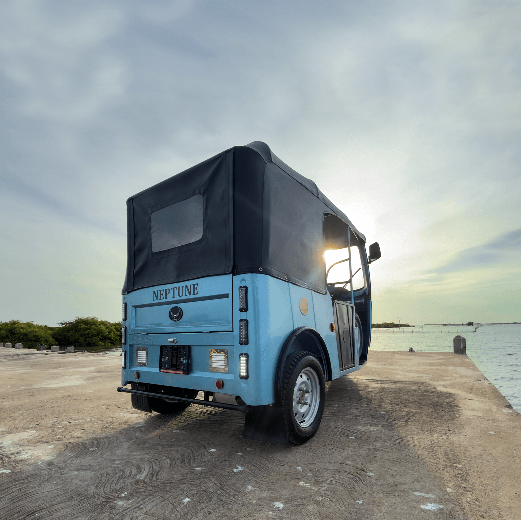 Neptune three-wheeler, blue variant